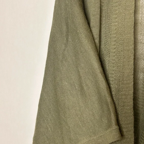 Women’s Chico’s Size 2 Olive Featherweight Cardigan, a style essential! - Picture 6 of 11
